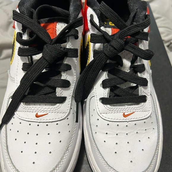 Kids 6Y limited Addition Nikes. black orange and white lift style sneakers. - Picture 3 of 5